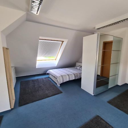 6 Bedroom Private Apartment & Lounge Росток Экстерьер фото