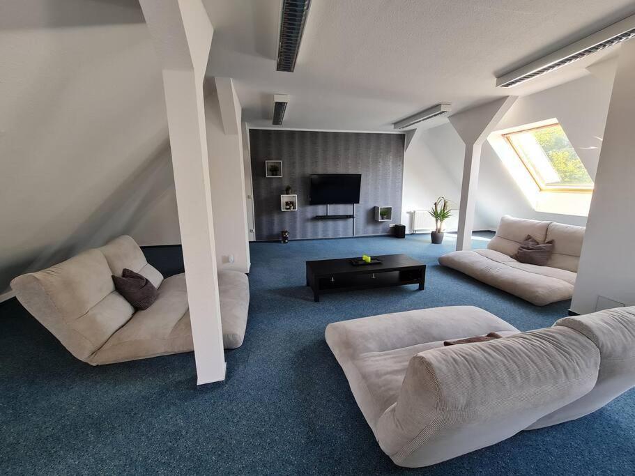 6 Bedroom Private Apartment & Lounge Росток Экстерьер фото