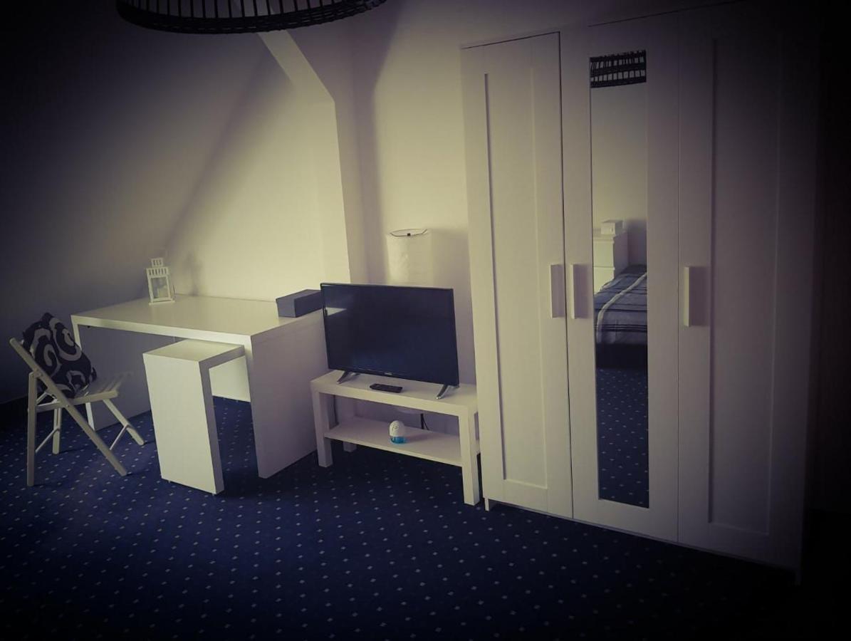 6 Bedroom Private Apartment & Lounge Росток Экстерьер фото