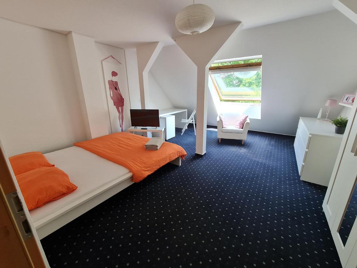 6 Bedroom Private Apartment & Lounge Росток Экстерьер фото