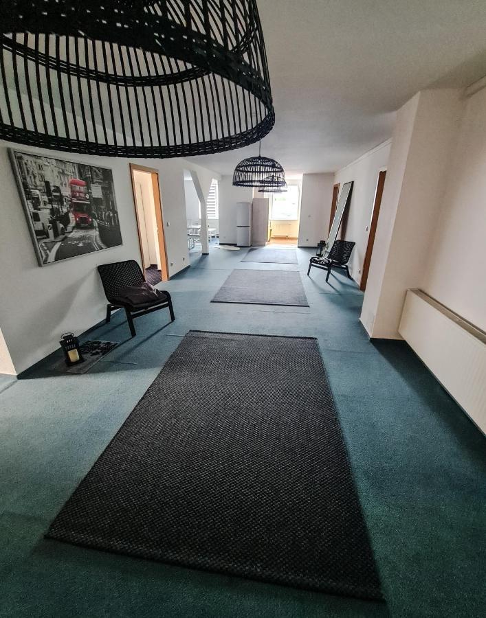 6 Bedroom Private Apartment & Lounge Росток Экстерьер фото
