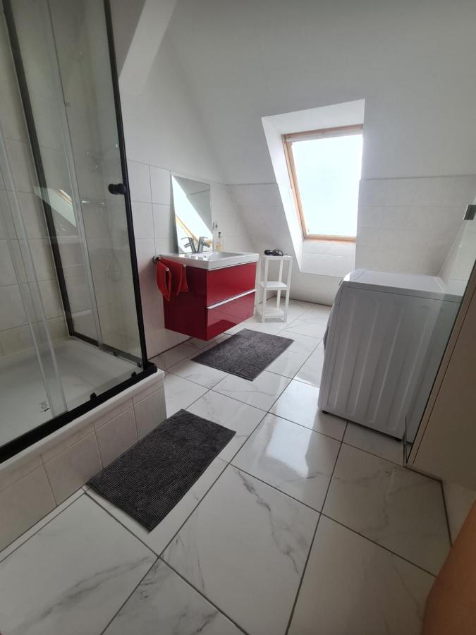 6 Bedroom Private Apartment & Lounge Росток Экстерьер фото